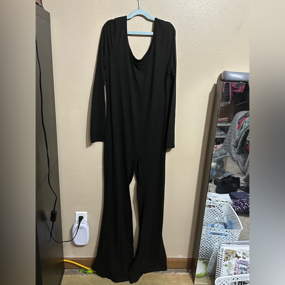 Black L jumpsuit with a flared bottom #jumpsuit #flared